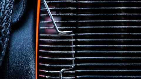 Wentylator warsztatowy – jakie daje korzyści przy pracy w wysokich temperaturach?