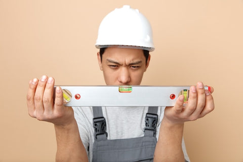 Najczęstsze błędy przy pomiarach w pracach remontowych i jak ich unikać