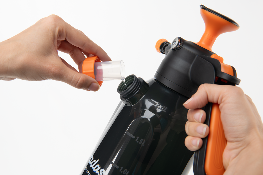 Opryskiwacz z pianownicą FOAM SPRAY 2 L z bocznym wlewem do efektywnego nanoszenia piany i ochrony roślin | AS0200F/SF
