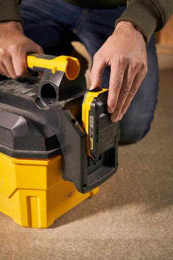 Odkurzacz warsztatowy V20 7,5L Wet/Dry – do pracy na sucho i mokro, kompaktowy i mocny | SFMCV002B-XJ