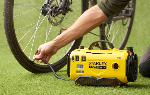 Kompresor V20 18V FatMax SOLO – bez akumulatora, przenośny, do pompowania | SFMCE520B-QW