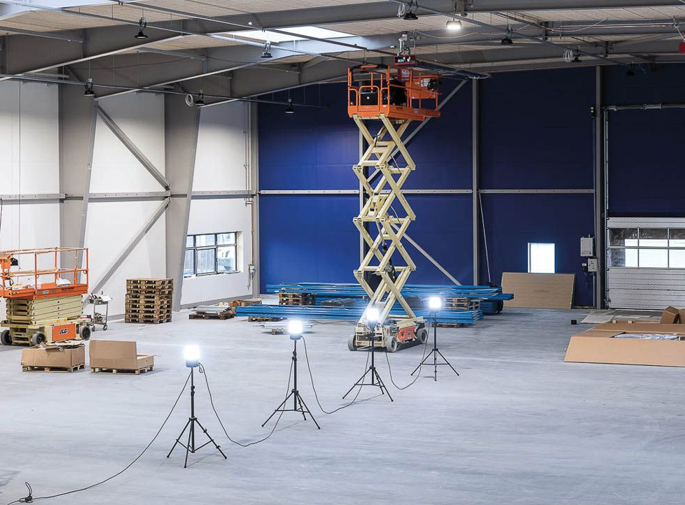 AREA LITE CO/TRIPOD LAMPA SCANGRIP Z STATYWEM DO OŚWIETLENIA PRACY 6000LM | 49.0441