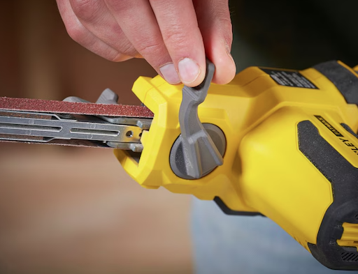 Szlifierka oscylacyjna do detali V20 solo – Precyzyjna i wygodna do trudnodostępnych miejsc | SFMCE210B-XJ