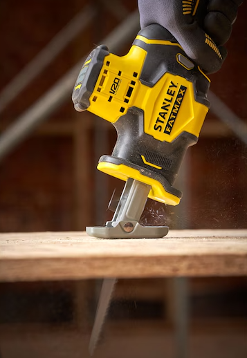 Mała piła szablasta FatMax V20 18V SOLO – bez akumulatora, poręczna i wydajna | SFMCS305B-XJ