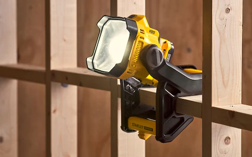 Lampa obszarowa FatMax V20 18V SOLO – bez akumulatora, szerokie i jasne oświetlenie miejsca pracy| SFMCL030B-XJ