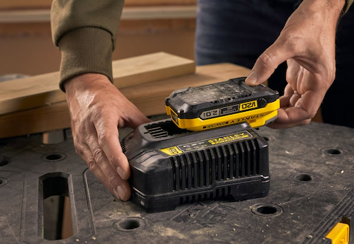 Zestaw V20 – 2x2,0Ah + ładowarka, do narzędzi 18V, szybkie ładowanie | SFMCB12D2-QW