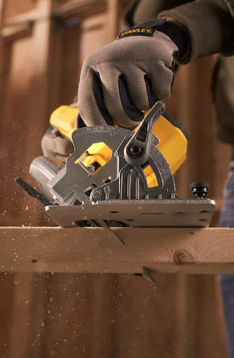 Pilarka tarczowa FatMax 18V V20 SOLO – Precyzyjne i szybkie cięcia w drewnie i materiałach drewnopochodnych | SFMCS500B-XJ