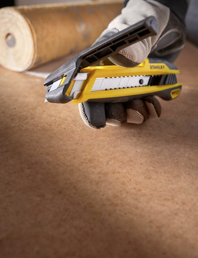 Nóż 18 mm z systemem odłamywania ostrza i suwakiem | STHT10501-0