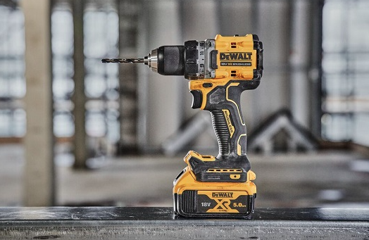 Akumulatorowa wiertarko-wkrętarka 18V 1,7 Ah do wiercenia i wkręcania w domu i warsztacie| DCD800E1T-QW