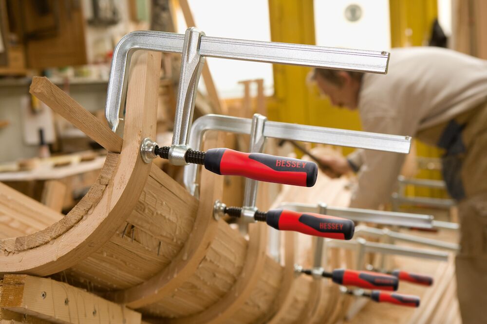 Ścisk stolarski śrubowy stalowy GZ 160mm rękojeść z tworzywa sztucznego | GZ16-2K