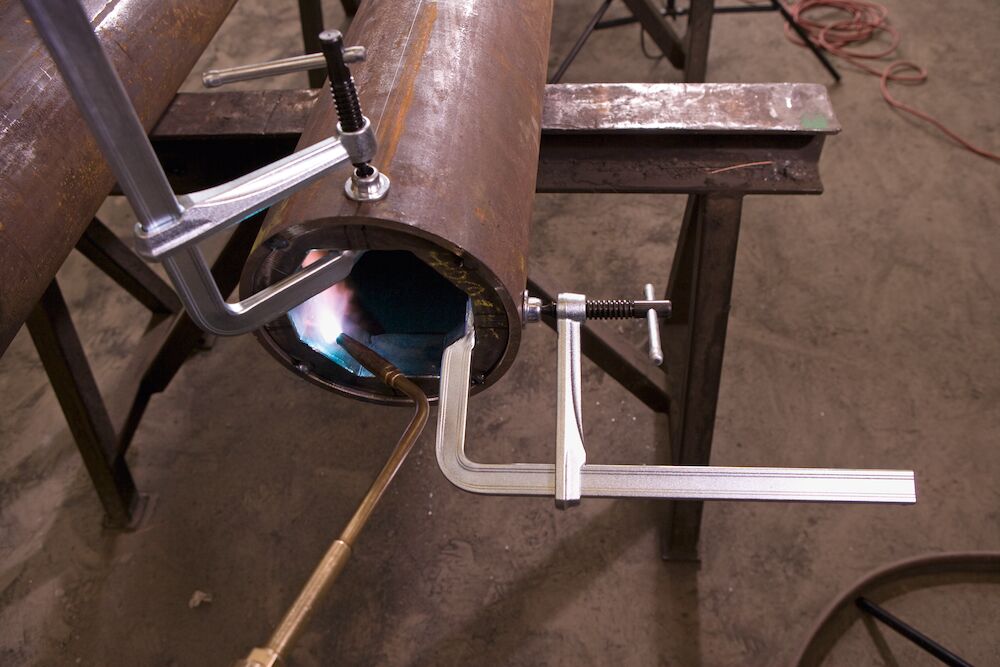 Ścisk śrubowy ślusarski stalowy GZ-K z pokrętłem 300x140mm | GZ30K