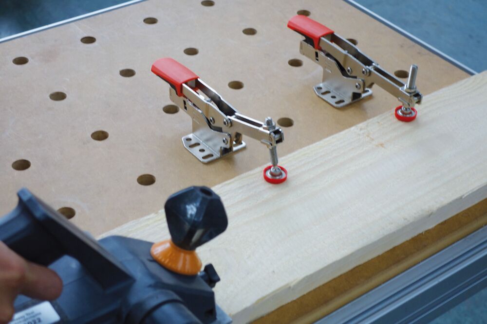 Docisk kolanowy pionowy z podstawą poziomą i regulacją 40mm | STC-HH50