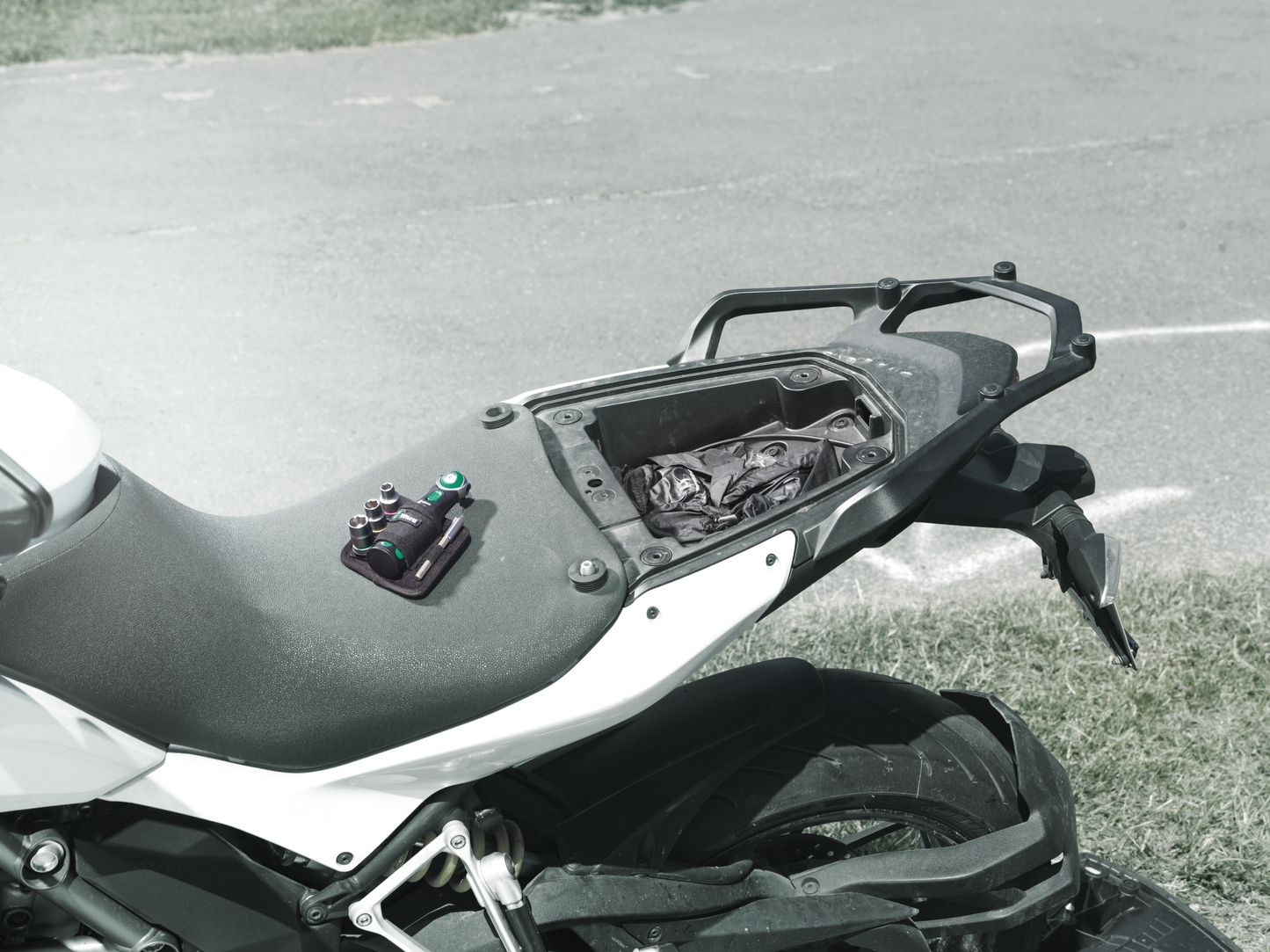 Grzechotka z przegubem 3/8" z zestawem kluczy nasadowych 8009 Zyklop Pocket Set 4 | 05004285001