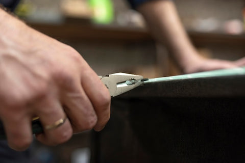 Nitownica akumulatorowa – jak przyspiesza pracę w montażu konstrukcji metalowych?