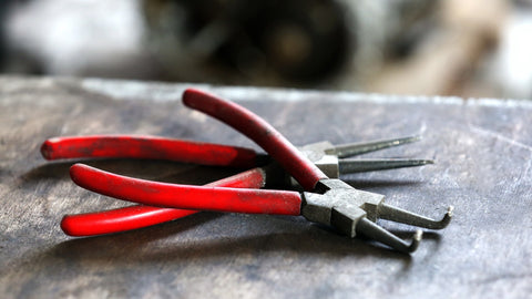 Jak dobrać szczypce do prac elektrycznych i precyzyjnych?