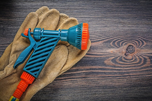 Czy warto mieć szczotkę do mycia narzędzi i sprzętów ogrodowych?