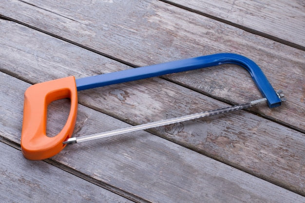 Piła składana, łukowa czy kabłąkowa – różnice i zastosowania