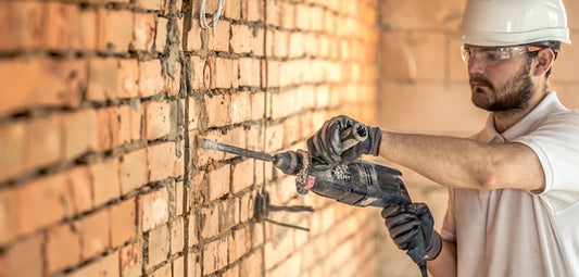 Kiedy warto użyć młota wyburzeniowego zamiast wiertarki z udarem?