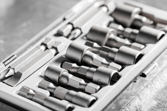 Do czego służy gwintownica akumulatorowa i jak działa?