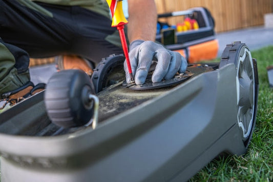 Najczęstsze problemy z kosiarką – jak je rozpoznać i naprawić?