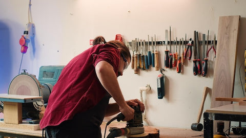 Jak zwiększyć ergonomię pracy dzięki odpowiedniemu wyposażeniu warsztatu?