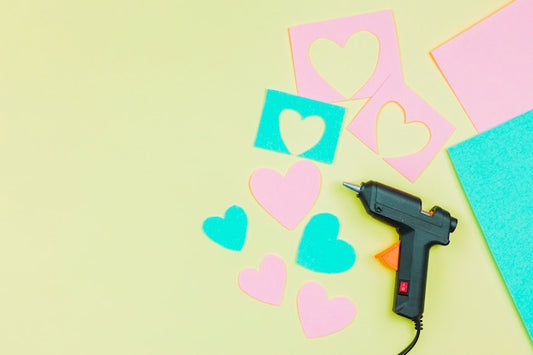 Jak działa pistolet do kleju na gorąco i do czego można go używać?