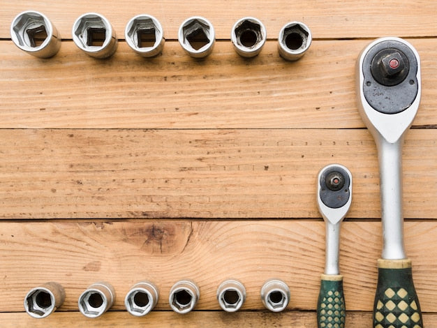 Czym różni się klucz udarowy od zwykłego klucza nasadowego?