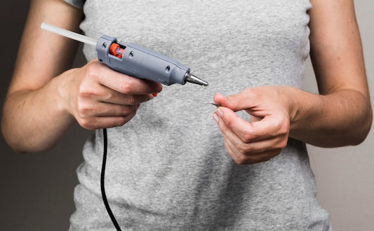 Najczęstsze błędy przy klejeniu na gorąco i jak ich unikać