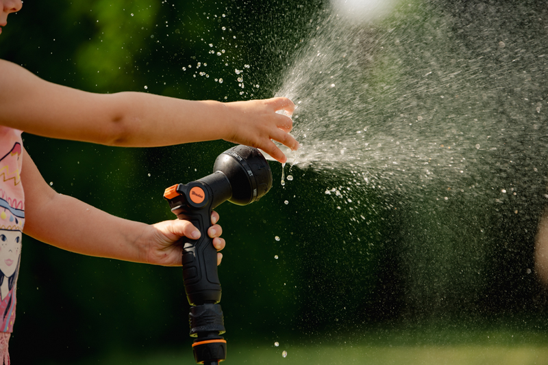 Pistolet 8‑funkcyjny SMOOTH CONTROL BLACK LINE do wygodnego i precyzyjnego podlewania ogrodu| ECO-2054