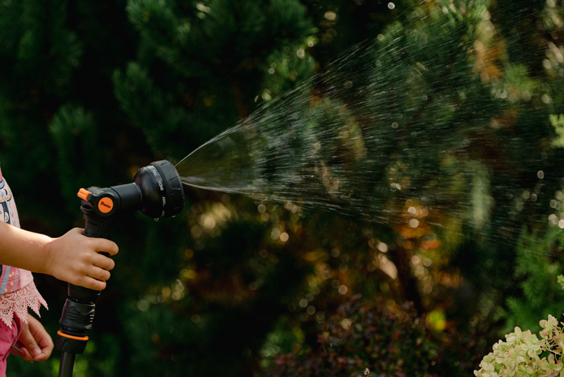 Pistolet 10‑funkcyjny SMOOTH CONTROL BLACK LINE do wygodnego i uniwersalnego podlewania roślin w ogrodzie| ECO-2055