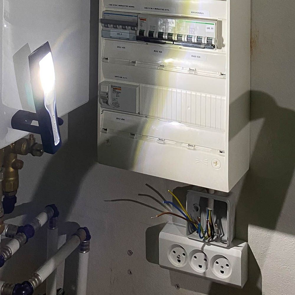 AKUMULATOROWA LAMPA ROBOCZA LED MINI MAG PRO 200 LM 200lm 6000K | 03.5692