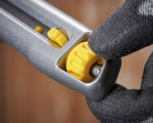 Nóż INTERLOCK 18 mm metalowy, łamany, trwały i wygodny do precyzyjnego cięcia | 0-10-018