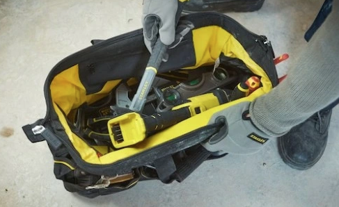 Torba FatMax 18, wytrzymała i pojemna, idealna do przechowywania narzędzi i akcesoriów | 1-93-950