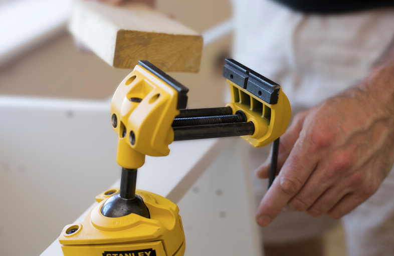 Imadło modelarskie MaxSteel do precyzyjnego mocowania elementów w warsztacie i pracach DIY | 1-83-069