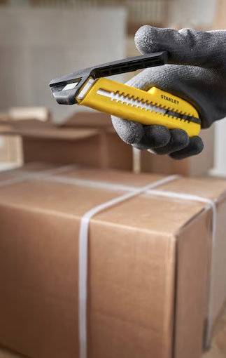 Nóż 18 mm z systemem odłamywania ostrza, trwały i wygodny do cięcia materiałów | STHT10489-1