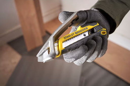 Nóż łamany 18 mm z systemem łamania ostrza i suwakiem | FMHT10594-0