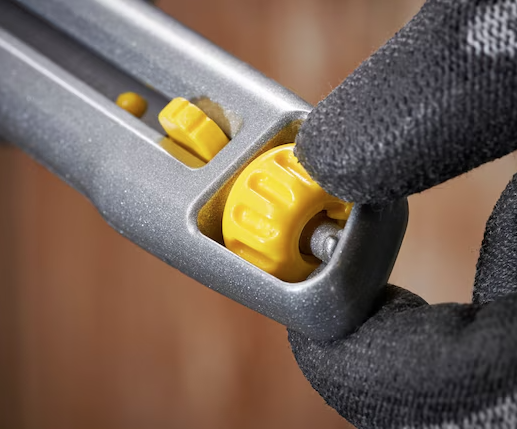 Nożyk INTERLOCK 18mm z wymiennym ostrzem do precyzyjnego cięcia papieru i folii | 4-10-018