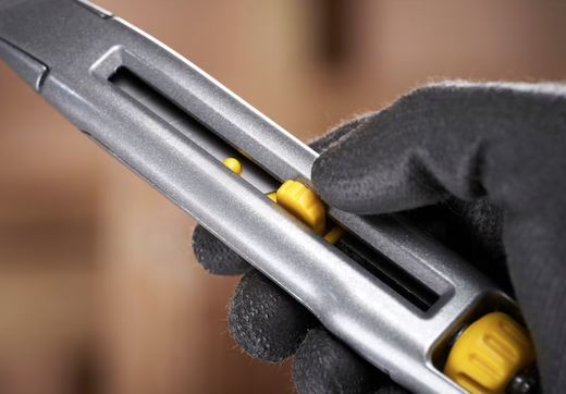 Nożyk INTERLOCK 18mm z wymiennym ostrzem do precyzyjnego cięcia papieru i folii | 4-10-018