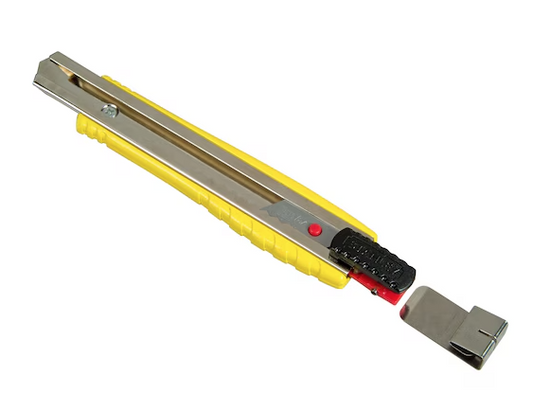 Nóż 18mm FatMax metalowy z ostrzem do cięcia kartonu, folii i tapet | 0-10-421