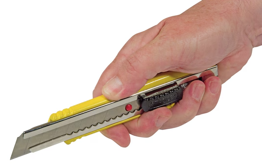 Nóż 18mm FatMax metalowy z ostrzem do cięcia kartonu, folii i tapet | 0-10-421