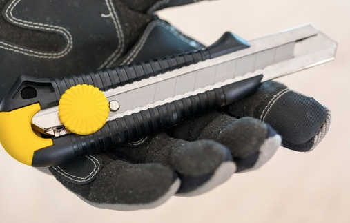 Nóż 18 mm DYNAGRIP z metalowym uchwytem do precyzyjnego cięcia materiałów | 0-10-418