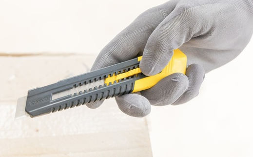 Nożyk łamany 18 mm w obudowie ABS do precyzyjnego cięcia papieru i folii | 1-10-151