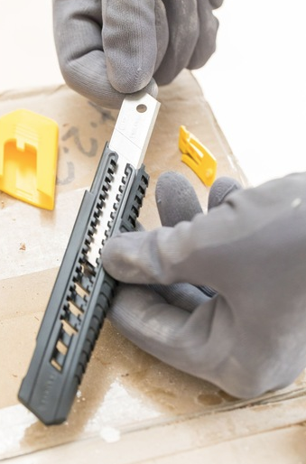 Nożyk łamany 18 mm w obudowie ABS do precyzyjnego cięcia papieru i folii | 1-10-151