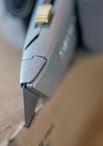 Nóż 99E metalowy luzem z chowanym ostrzem do precyzyjnego cięcia różnych materiałów | 1-10-099