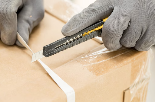 Nóż 9 mm łamany w obudowie ABS do precyzyjnego cięcia papieru i folii  | 0-10-150