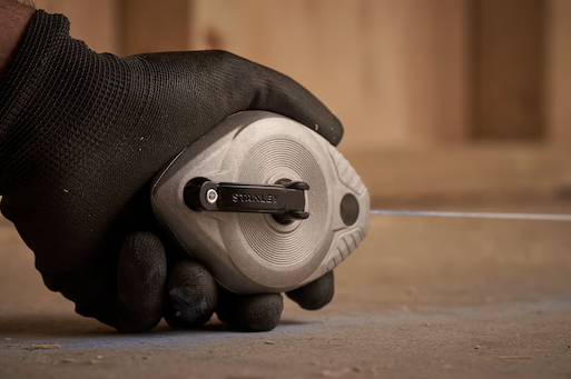 Sznur traserski 30 m w aluminiowej obudowie do precyzyjnego znakowania i pomiarów | 0-47-100