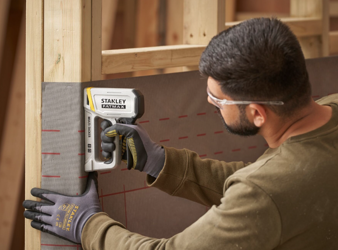 Zszywacz FatMax LD – solidne i wygodne narzędzie do tapicerki, drewna i prac warsztatowych | FMHT70443-0