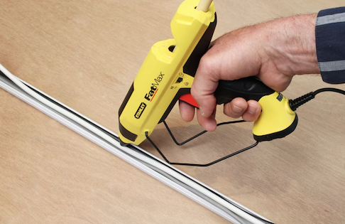 Pistolet do kleju FatMax PRO GR100R 200W – profesjonalne i wygodne narzędzie do klejenia | FMHT6-70418