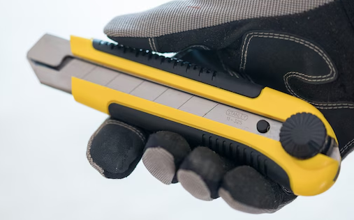 Nóż z ostrzem łamanym 25 mm z metalowym uchwytem – trwałe i precyzyjne narzędzie tnące | 0-10-425