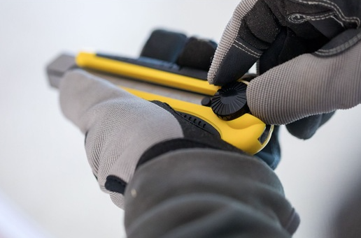 Nóż z ostrzem łamanym 25 mm z metalowym uchwytem – trwałe i precyzyjne narzędzie tnące | 0-10-425